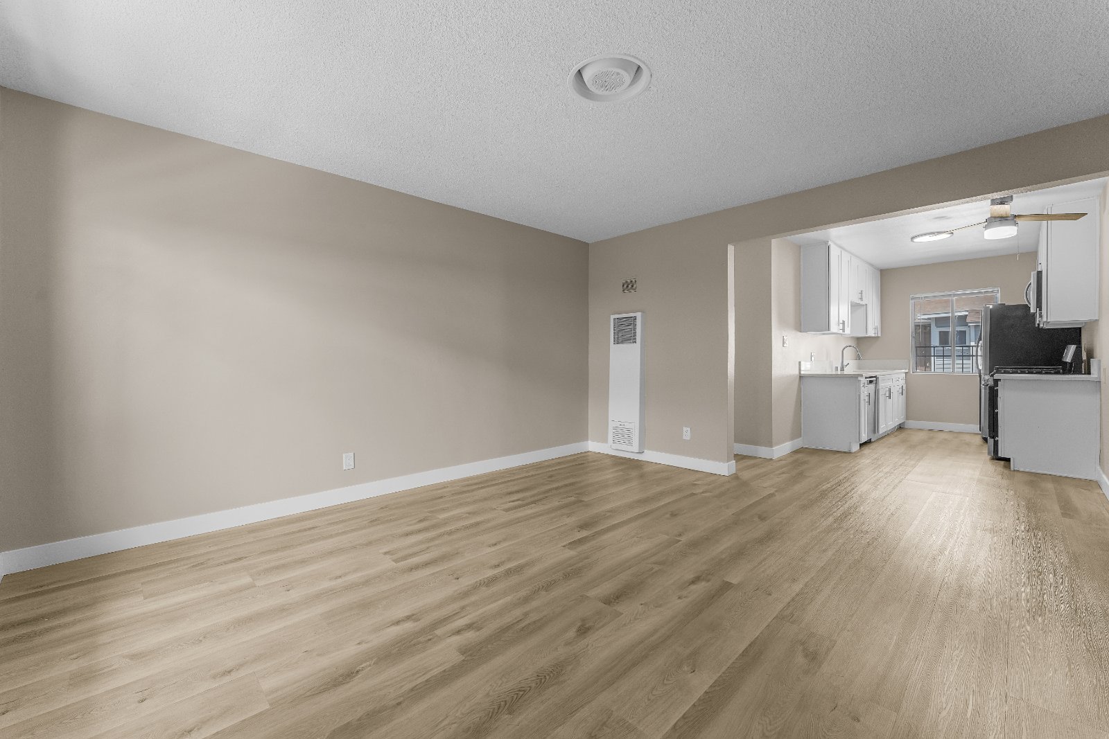 531 W Hyde Park Blvd thumbnail 10