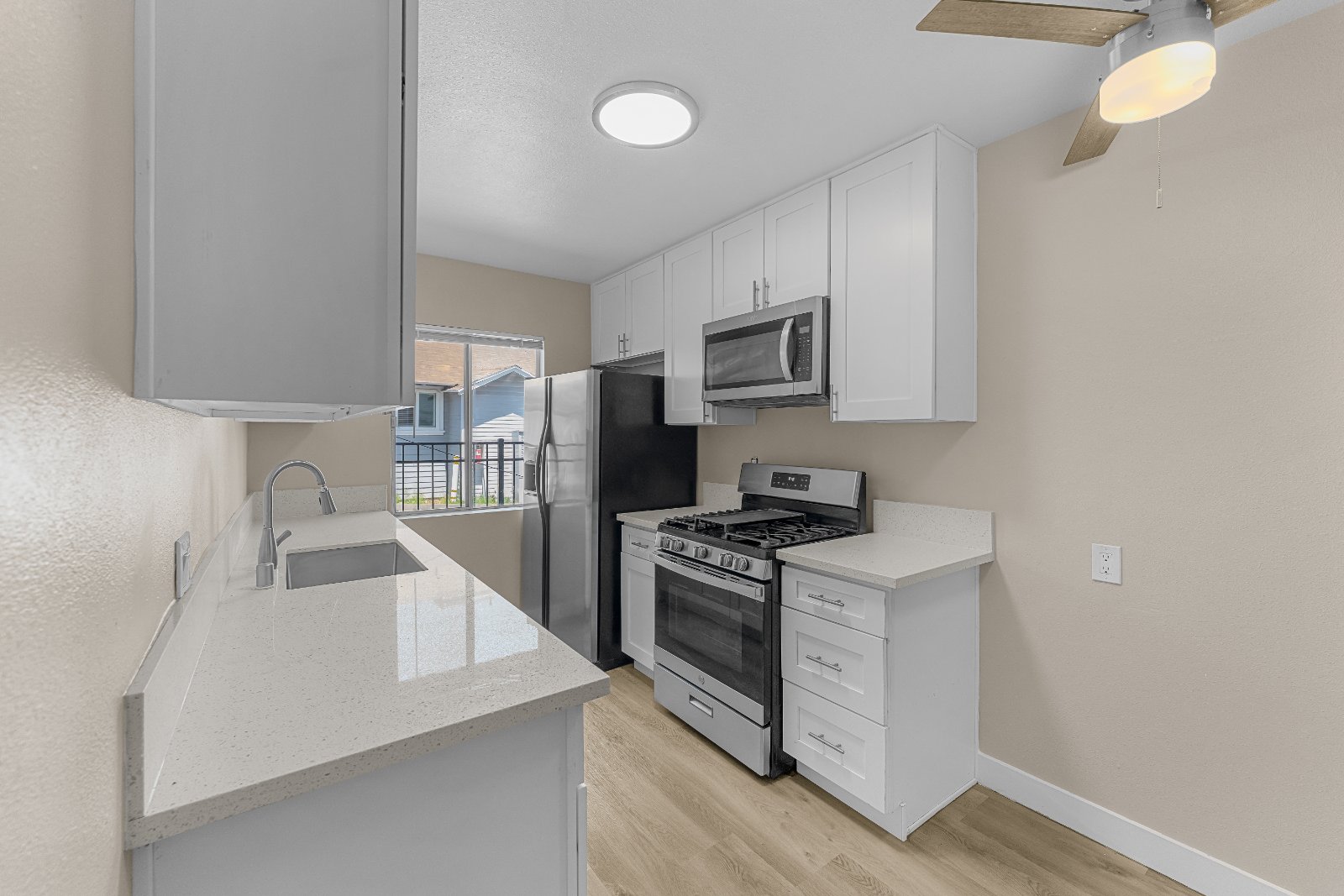 531 W Hyde Park Blvd thumbnail 5