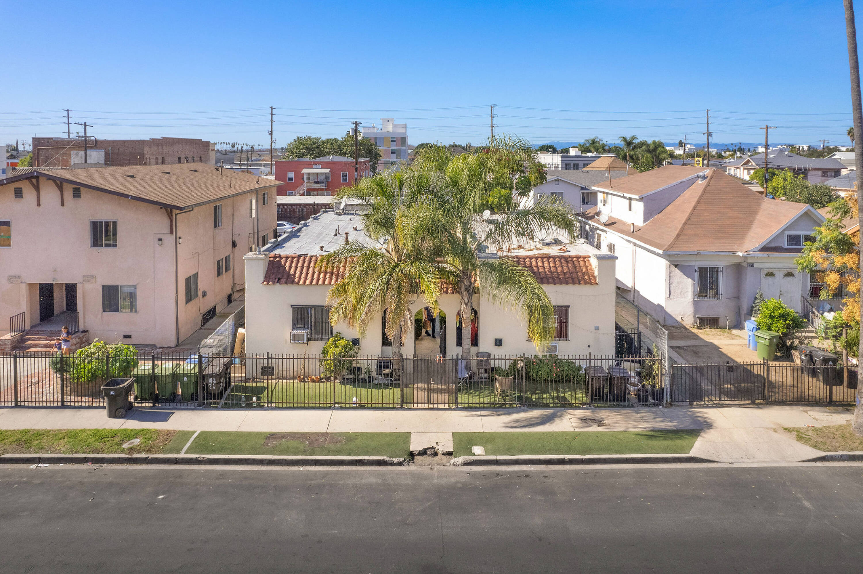 4323 Woodlawn Ave thumbnail 2