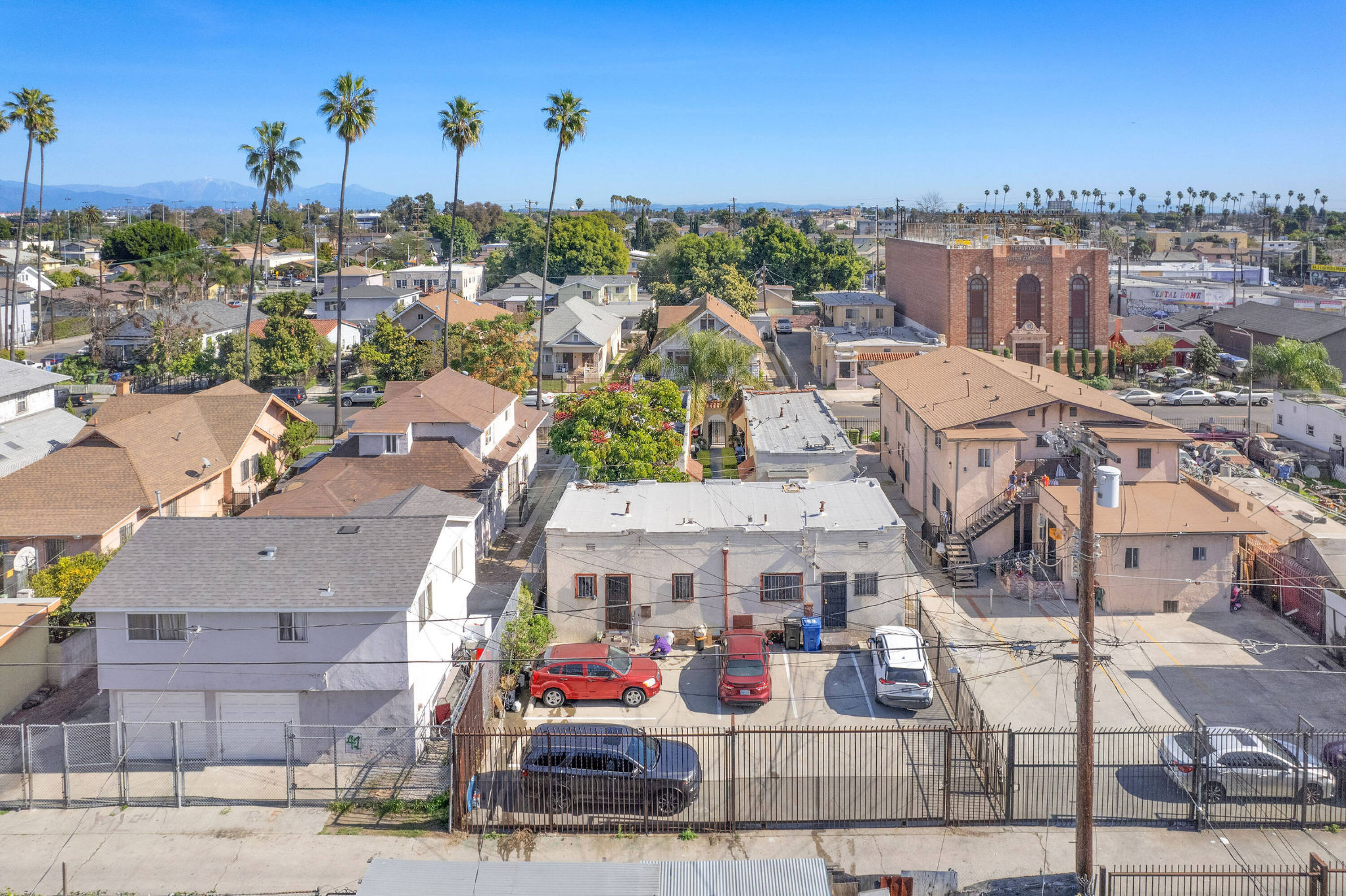4323 Woodlawn Ave thumbnail 5