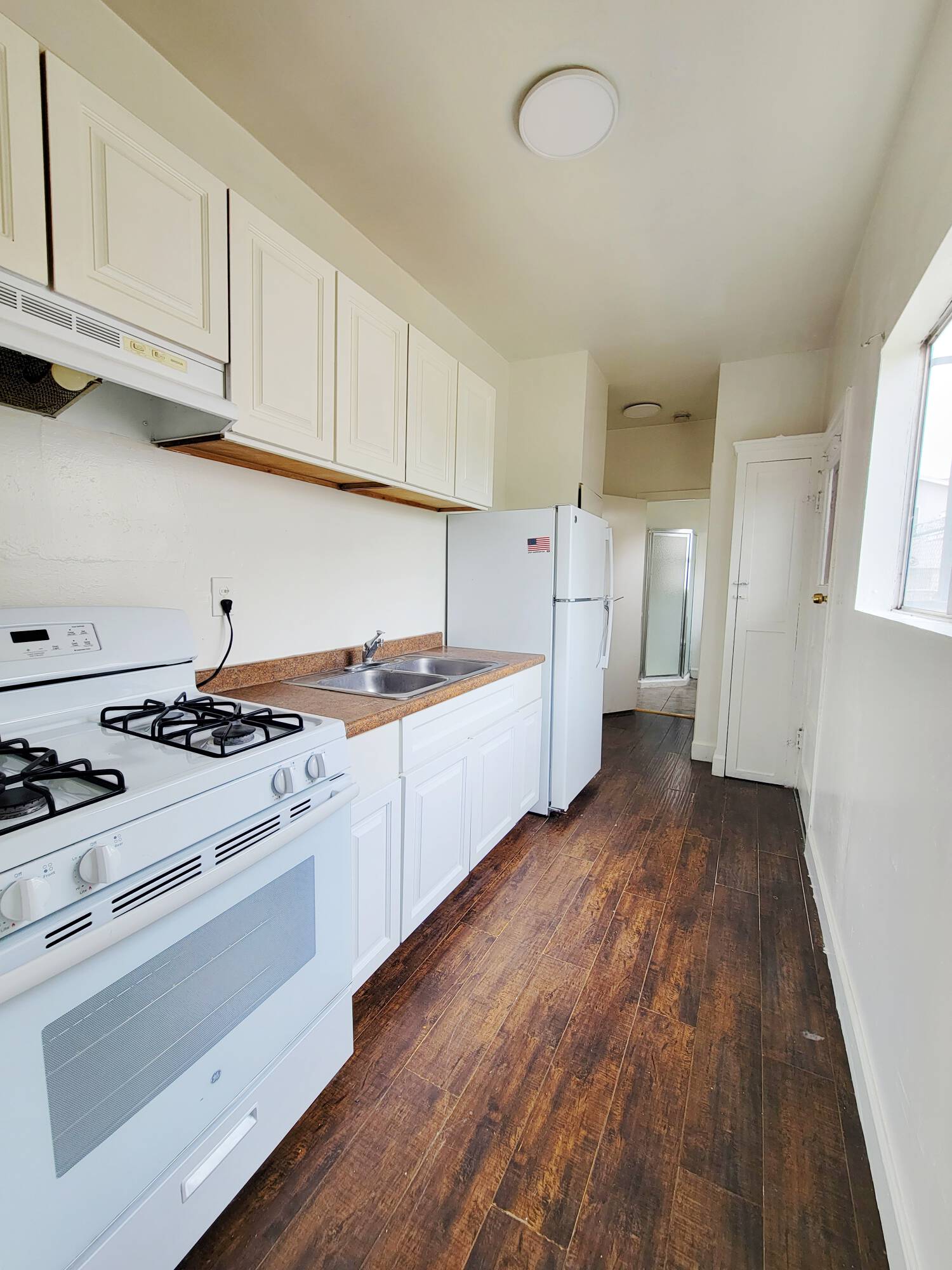 4323 Woodlawn Ave thumbnail 13